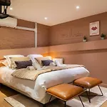 Loft Rare Avec Patio Chic - Tour Eiffel