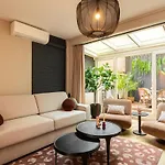 Loft Rare Avec Patio Chic - Tour Eiffel