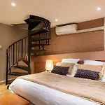 Loft Rare Avec Patio Chic - Tour Eiffel