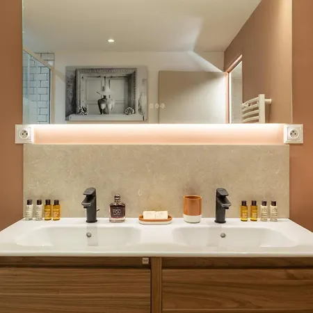 Loft Rare Avec Patio Chic - Tour Eiffel * Paris