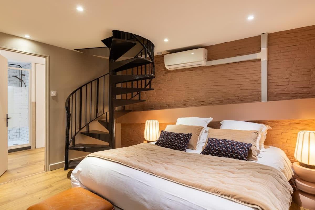 Loft Rare Avec Patio Chic - Tour Eiffel